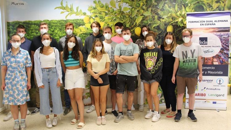 Die Studenten der Jahrgangs 2021-2023. Bild: SanLukar.