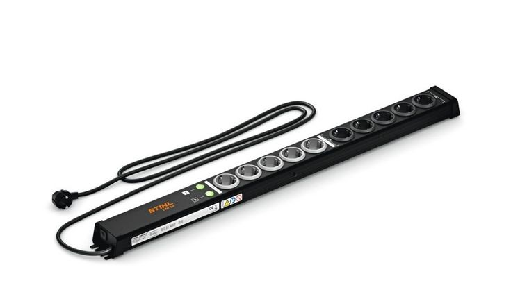 Die Akku-Ladesteuerung STIHL CM 10 ist eine kostengünstige Lösung für das intelligente Lademanagement von Akkus. Sie wird via Steckdose am normalen Hausanschluss betrieben – eine zusätzliche Elektro-Installation ist nicht erforderlich. Bild: STIHL.