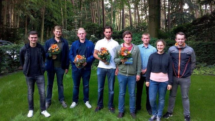 v.l.n.r.: Nils Schröder, Tristan Wegmann, Jelke Coldewey, Konrad zu Erbach, Henning Baumann, Jan-Hendrik Hilbers, Miriam Keller und Fabian Müller. Bild: BRUNS