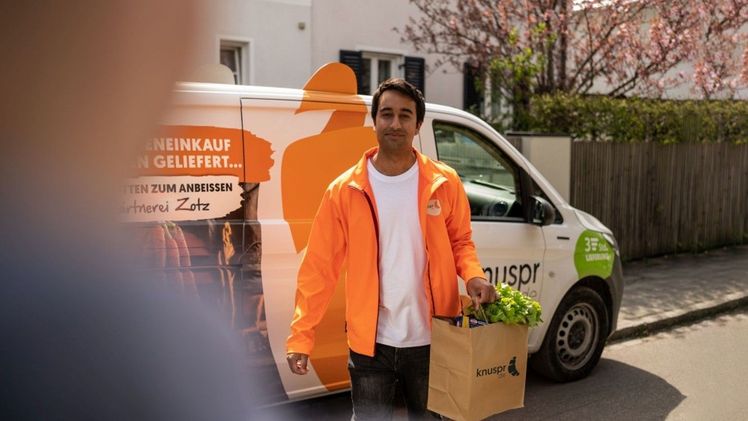 Der deutsche Online-Supermarkt Knuspr liefert frische und hochwertige Lebensmittel innerhalb von drei Stunden direkt nach Hause. Bild: © Knuspr.