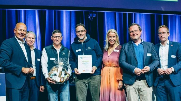 Andreas Cioska (3. von links), Oliver Range (4. von links). Bild: © Rhein-Erft-Kreis/Schweinsburg.