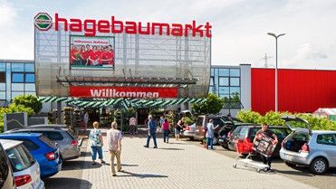 Das Team des hagebaumarkts heißt Wolfsburg willkommen. Bild: hagebaumarkt.