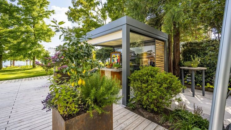Schaugarten Grün mit Blau. Bild: Verband Garten-, Landschafts- und Sportplatzbau Baden-Württemberg e. V. 