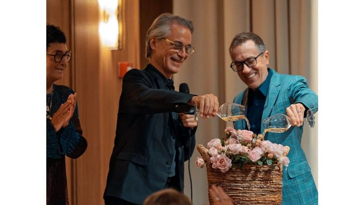 Die feierliche Taufe der neuen Rose. Bild: Epicurus, © FRANK.