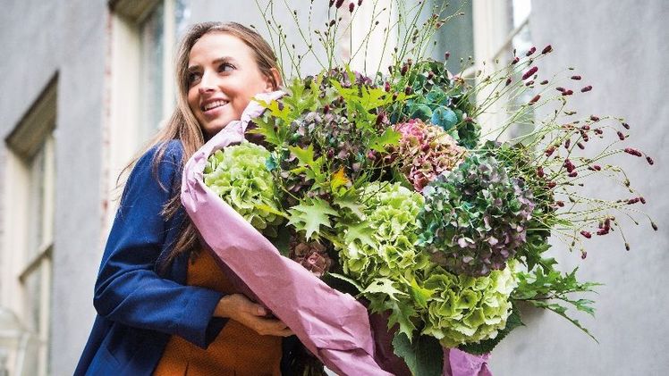 Schnitthortensien sind in der Eventfloristik äußerst beliebt , aber auch in kommerziellen saisonalen Sträußen bieten sie eine Vielzahl an Möglichkeiten. Bild: hydrangeaworld.com. 