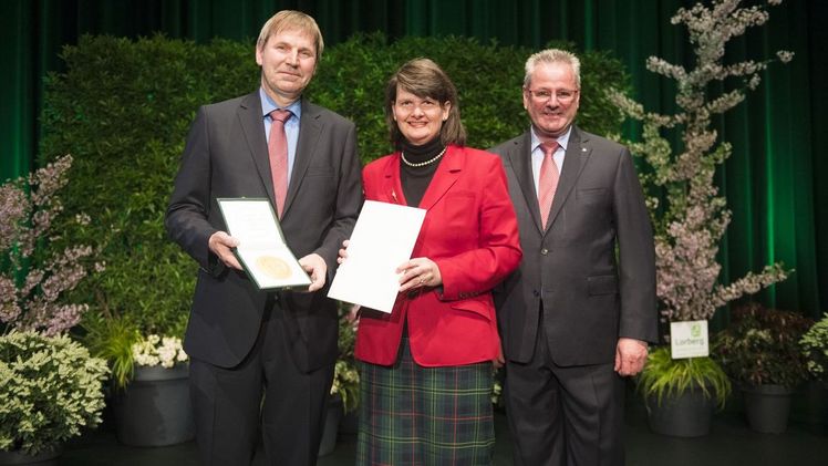 Fichter Garten- und Landschaftsbau GmbH erhält Ehrenpreis des BMEL