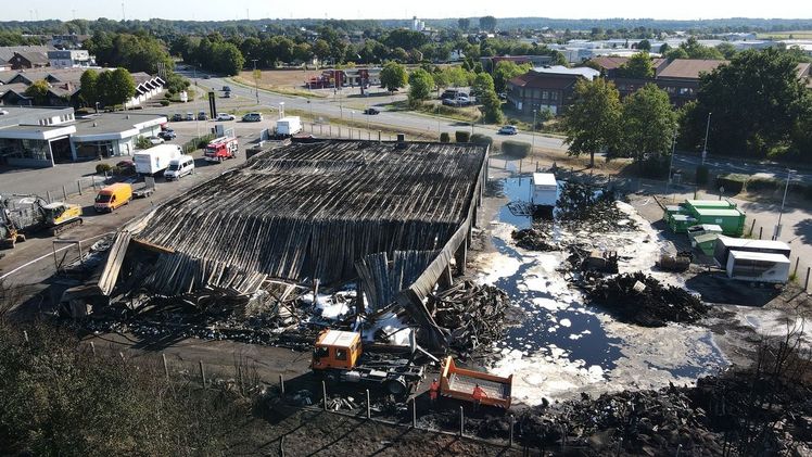 Beim Großbrand an Höster Weg wurde das Gebäude komplett zerstört. Bild: Feuerwehr Goch.
