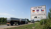 Schild Toll-Collect (Maut für LKW ab 7,5 Tonnen). Foto: Joerg Koch.
