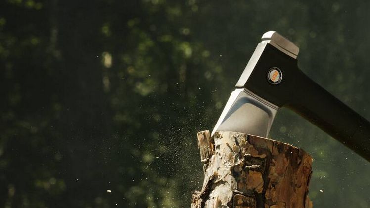Fiskars Ultra-Äxte: Ultrascharf, ultrastark, ultrarobust – gemacht für Lagerfeuer, Outdoor-Abenteuer und anspruchsvolle Holzarbeiten. Bild: Fiskars.