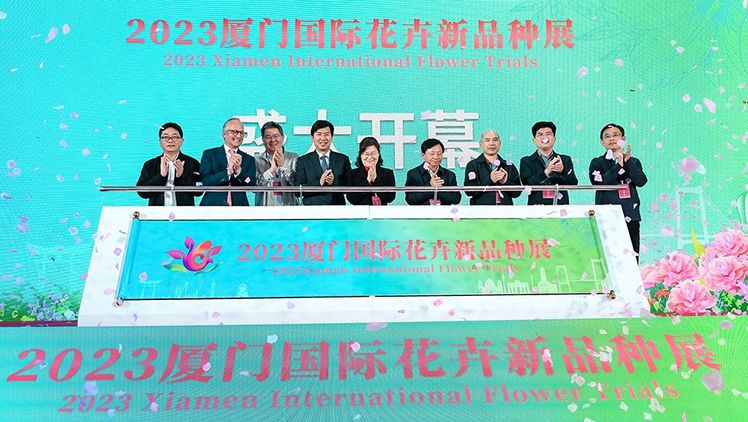 Feierliche Eröffnungs-Zeremonie bei Tangchao mit Dr. Matthias Redlefsen, Benary, und Vertretern des Haicang Districts. Bild: Benary.