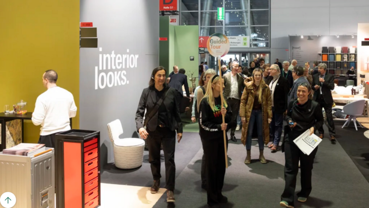 Geführte Designerrundgänge bieten Entdeckungsreisen durch die Halle 3.1 – speziell für Innen-/Architekt*innen, Interior Designer*innen, Objektausstatter*innen sowie designorientierte Retailer. Bild: Messe Frankfurt/Jens Liebchen. Geführte Designerrundgänge bieten Entdeckungsreisen durch die Halle 3.1 – speziell für Innen-/Architekt*innen, Interior Designer*innen, Objektausstatter*innen sowie designorientierte Retailer. Bild: Messe Frankfurt/Jens Liebchen.