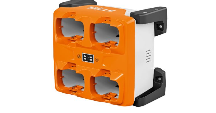 Das neue STIHL AL 301-4 ist das branchenweit erste Mehrfachladegerät, das sowohl für die Werkstatt als auch für den Einsatz im und auf dem Fahrzeug entwickelt wurde. Bild: STIHL.