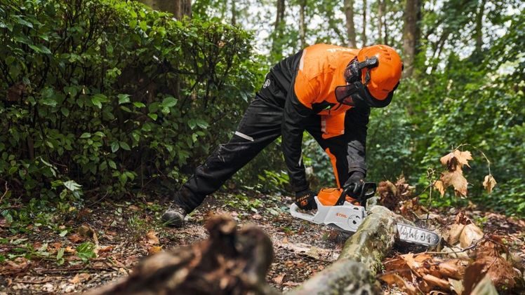 Mit der neuen Schnittschutz-Kollektion FUNCTION Core bietet STIHL eine attraktive Schutzbekleidung in der Einstiegsklasse. Bild: STIHL.