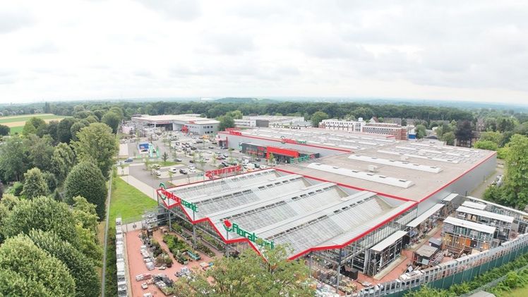 Der neue Baustofffachhandel bietet Profikunden auf über 50.000 Quadratmetern ein umfangreiches Sortiment und moderne Dienstleistungen. Foto: Stewes.