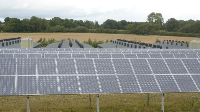 Bei der Planung von Solarparks Flächenbedarf von landwirtschaftlichen Betrieben berücksichtigen Foto: Landpixel.