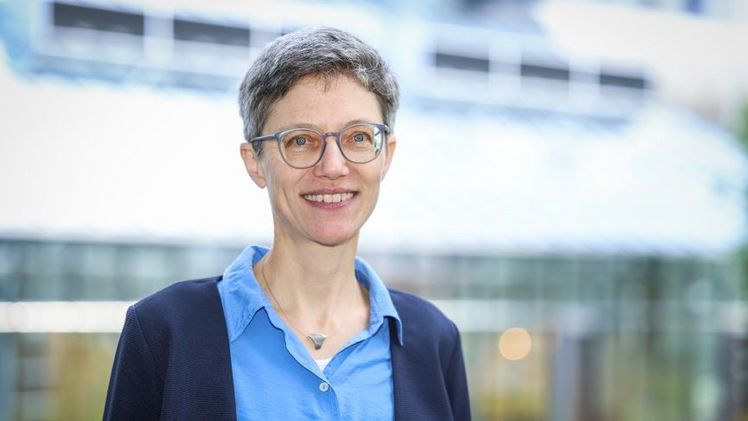 Prof'in Dr. Caroline Müller von der Fakultät für Biologie Forschungsgruppe „Ökologie und Evolution intraspezifischer Chemodiversität von Pflanzen“ (FOR 3000). Bild: Universität Bielefeld.