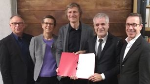 Vertreter von BAK und bdla erörterten die künftige internationale Zusammenarbeit. Im Bild v.l.n.r.:  Prof. Fritz Auweck (IFLA-Delegierter von BAK & bdla), Ingeborg Paland (bdla-Bundesgeschäftsführerin), Till Rehwaldt (bdla-Präsident ), Prof. Ralf Niebergall  (BAK-Vizepräsident), Dr. Tillman Prinz (BAK-Bundesgeschäftsführer).