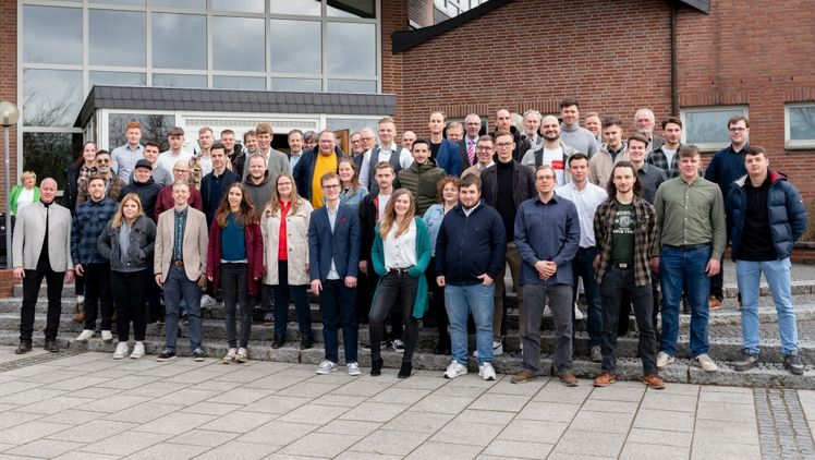 Die freigesprochenen Gärtnerinnen und Gärtner. Bild: VGL NRW. Die freigesprochenen Gärtnerinnen und Gärtner. Bild: VGL NRW.