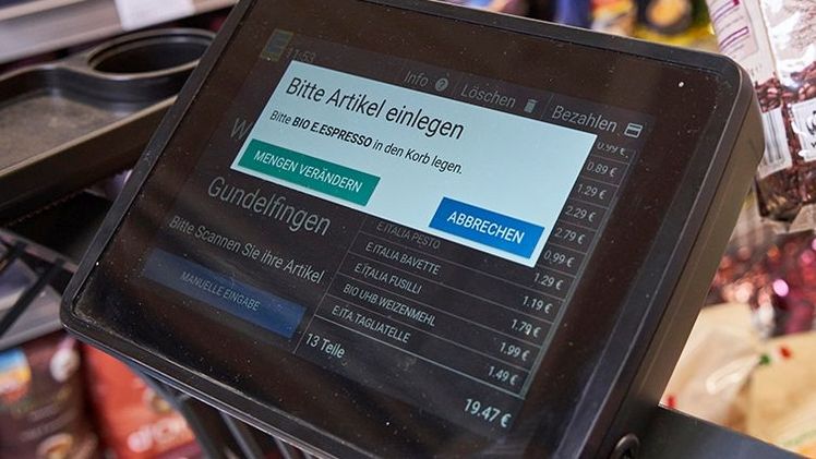 "Smart Shopper"-Einkaufswagen mit Display. Bild: EDEKA.