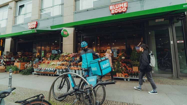 Aktuell sind rund 60 Artikel bestellbar, die innerhalb von 35min von Wolt zugestellt werden. Bild: Wolt / Jonathan Hefner.