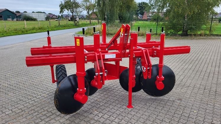 Der neue Scheibenpflug zum Auf- und Abdämmen. Bild: HMF Hermeler Maschinenbau.