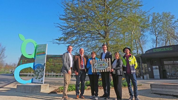 Vizebürgermeister Wolfgang Mayrhofer, Anton Starkl, Christa Lackner, Christian Macho, Petra Hirner und Markus Kraus. Bild: "Natur im Garten".