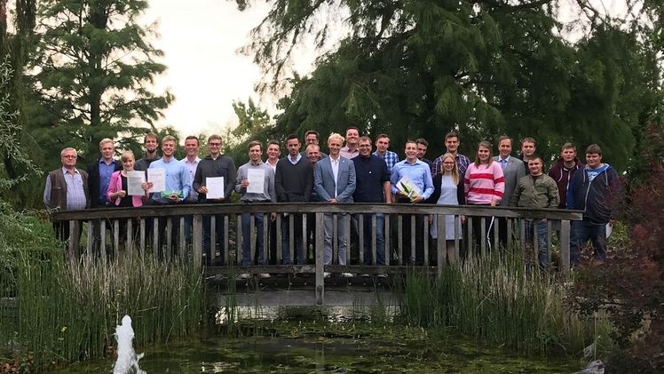 Die Absolventinnen und Absolventen der Technischen Schulen Steinfurt. Bild: GaLaBau-NRW.