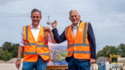 Andries Bruil, Vorstandsmitglied der EuroParcs-Gruppe und Hans Bakker, Generaldirektor der Floriade Expo 2022. Bild: Floriade.