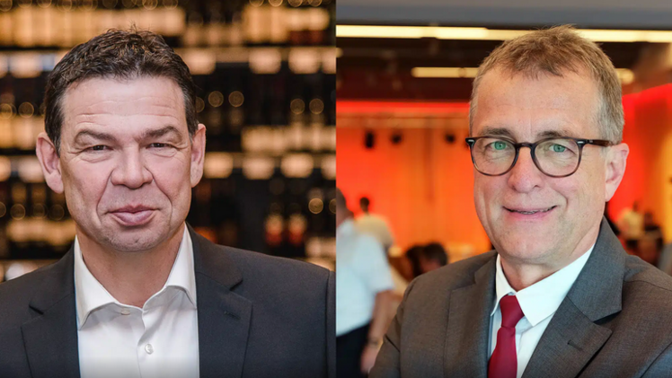 Erich Stockhausen (links) wird nach zehn Jahren als dessen Vorsitzender sein Mandat im Sommer 2025 niederlegen. Vorgesehen ist, dass der Vorsitz dann von seinem Kollegen Stefan Lenk im Juni 2025 übernommen wird. Bild: REWE.