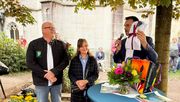 Johannes Widmann und Ehefrau Simone Widmann werden von Oberbürgermeister Michael Dambacher geehrt. Bild: LGS GmbH.