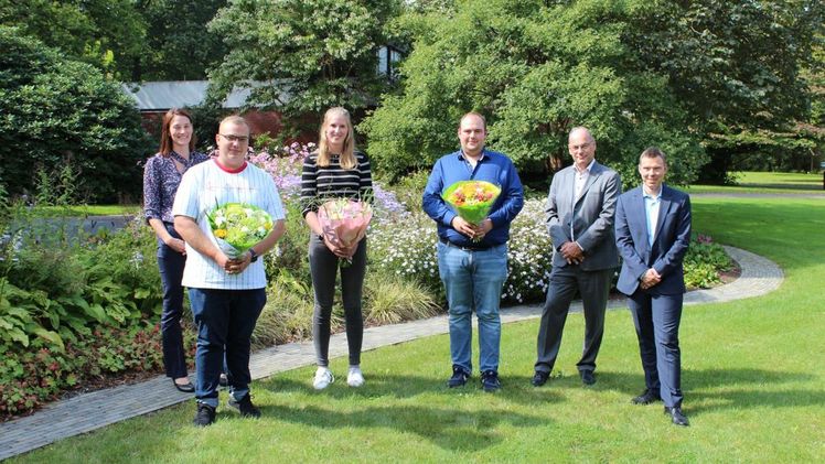 Freuen sich gemeinsam auf eine erfolgreiche Weiterbildung der neuen Landgard Stipendiaten (v.l.): Nicole Hörnemann, Kevin Haenen, Maria Lohkamp, Felix Petrik, Wolfgang Schubert, Thomas Keuschen. Bild: Landgard.