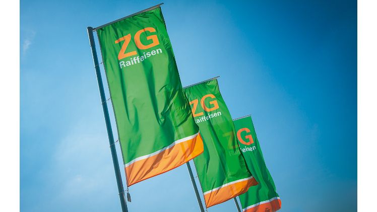 ZG Raiffeisen Fahnen in Pfullendorf. Bild: ZG Raiffeisen-Gruppe. ZG Raiffeisen Fahnen in Pfullendorf. Bild: ZG Raiffeisen-Gruppe.