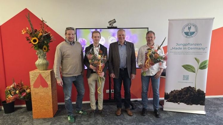Der wiedergewählte Vorstand (und die FGJ Vorsitzenden) v.l.n.r.: Hagen Kalläne, Marcel Bongartz, Frank Silze, Christoph Hoffmann. Bild: Fachgruppe Jungpflanzen.