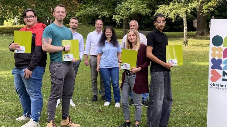 Armin Weber, Christian Steffen, Sophia Eckel und Kimi Peppel beginnen am 1. September ihre Ausbildung Gärtner:in mit Fachrichtung Garten- und Landschaftsbau bei der LGS GmbH. Bild: LGS/Myriam Lenz.