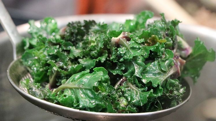 Kalettes® lassen sich auf vielseitige Arten zubereiten und sind gekocht und auch roh genießbar. Bild: Kalettes®. 