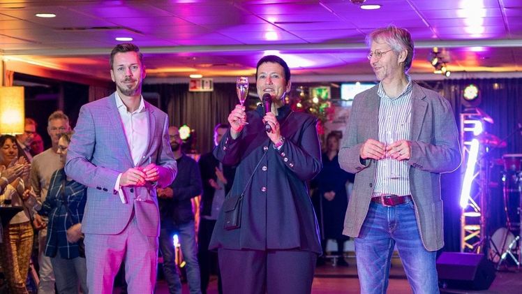 Fabian A. Farkas (l.), Birgit Zelter-Dähnrich und Rolf Genz eröffneten die Jubiläumsparty offiziell. Bild: NBB egesa.