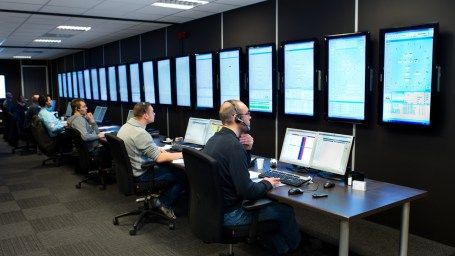 Royal FloraHolland testet das Versteigern vom Produkten, die erst am nächsten Tag angeliefert werden. Royal FloraHolland testet das Versteigern vom Produkten, die erst am nächsten Tag angeliefert werden.