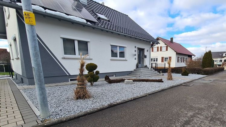 Schotterflächen sind Denny Apsel schon während seiner Ausbildung zum Landschaftsgärtner unangenehm aufgefallen. Er bezeichnet sie als "künstlich erzeugte Wüsten". Bild: BGL/Apsel.  Schotterflächen sind Denny Apsel schon während seiner Ausbildung zum Landschaftsgärtner unangenehm aufgefallen. Er bezeichnet sie als "künstlich erzeugte Wüsten". Bild: BGL/Apsel.