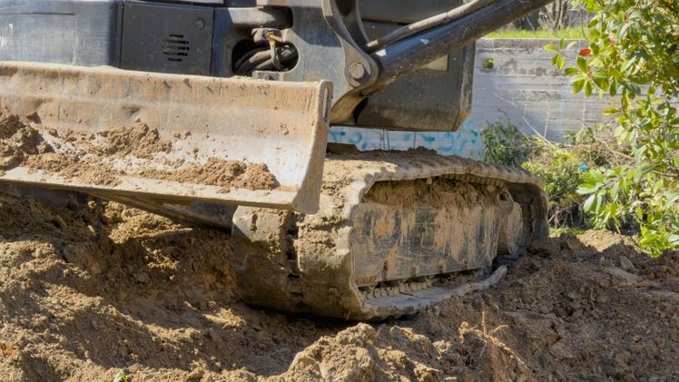 Der Baumaschineneinsatz hat entscheidenden Einfluss auf den Bodendruck. Bild: © 2026 rawf8/Shutterstock. 