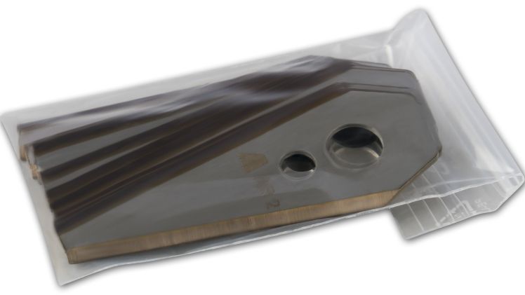 Pünktlich zur Mähsaison erweitert die Marke ARNOLD ihr After-Market-Sortiment mit der Einführung der neuentwickelten TiN-Cut Schneidklingen Serie - speziell für Rasenmähroboter. Bild: Arnold.