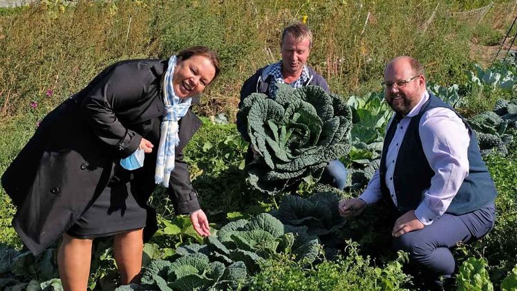 NRW Landwirtschaftsministerin Heinen-Esser eröffnete mit ihrem Besuch auf dem Biolandhof Stautenhof die Aktionstage. Bild: Aktionstage Ökolandbau NRW.