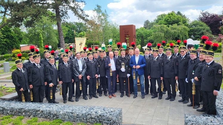 Mit Musik und Emotionen: Die feierliche Einweihung wurde von Ruhrkohle-Chor und Bergbauorchester Bottrop begleitet. Bild: Landesverband Gartenbau NRW.