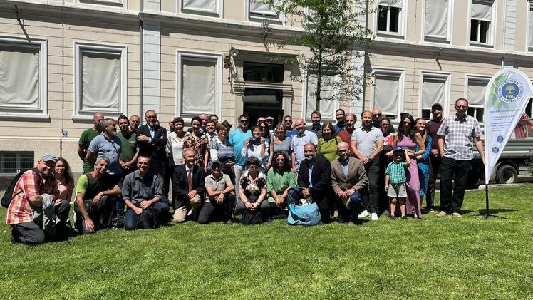 Gruppenfoto: EAC-Jahrestagung zum 30. Jubiläum in Meran. Bild: EAC.