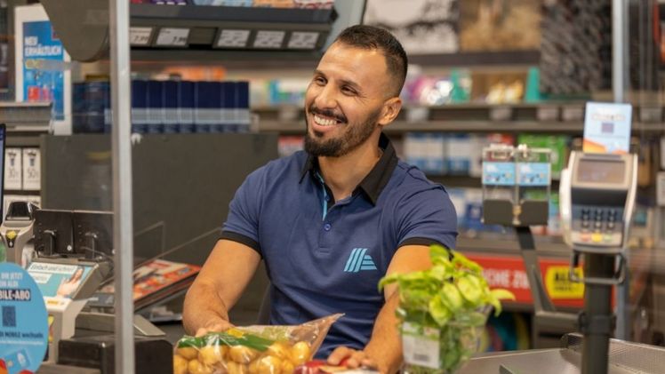 ALDI SUISSE bietet schweizweit kostenlosen Bargeldbezug an: Bild: ALDI SUISSE. 