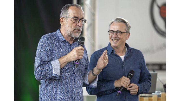 Gartenwissen und beste Unterhaltung: Volker Kugel und Horst Mager stehen Rede und Antwort. Bild: Frank Eppler / Messe Stuttgart.
