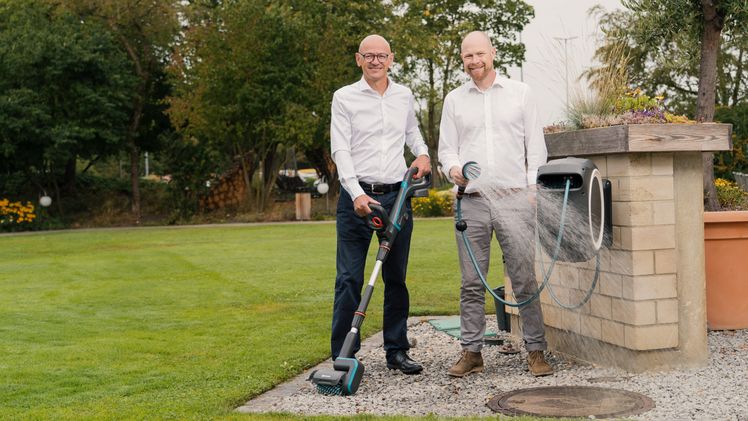Tobias M. Koerner, Senior Vice President Go-to-Market, (links) und Pär Åström, President der Gardena Division stellten das Geschäftsergebnis des ersten Halbjahres 2023 von Gardena vor. Bild: © GARDENA.