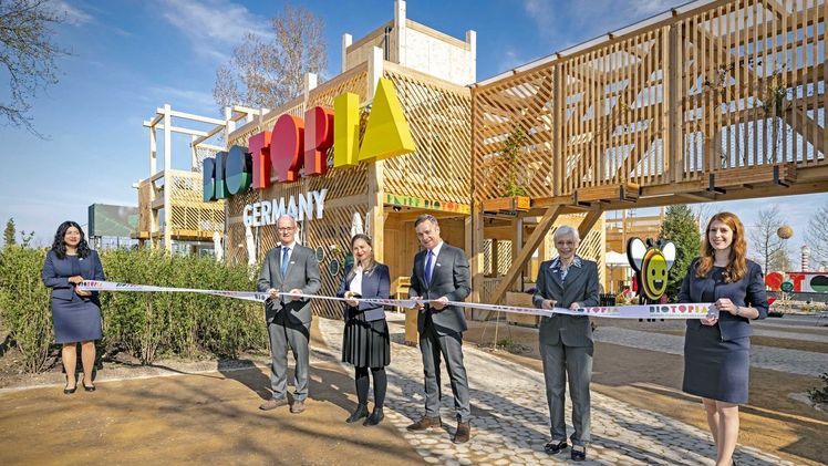 Banddurchschnitt zur Eröffnung des Deutschen Gartens auf der Floriade Expo 2022 in Almere, Niederlande. Bild: ARGE insglück, gtp2, studio grüngrau / keller-fotografie.de.