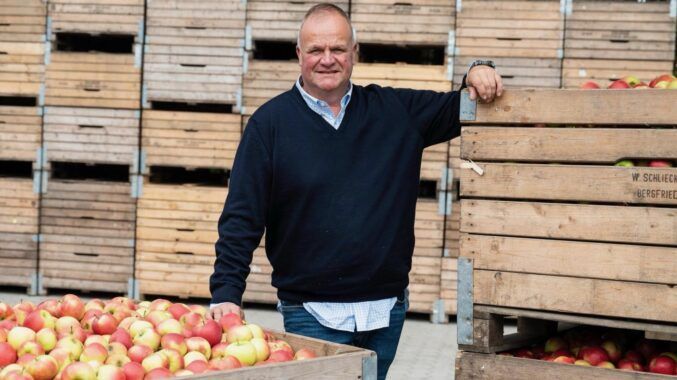 Die Lohnkosten machen in arbeitsintensiven Bereichen bis zu 60% der Gesamtkosten aus – ein Wert, der sich mit einer weiteren Mindestlohnerhöhung nicht mehr wirtschaftlich abbilden lasse, meint Claus Schliecker, Vorsitzender der Fachgruppe Obstbau im Landvolk Niedersachsen. Foto: Landvolk Niedersachsen.
