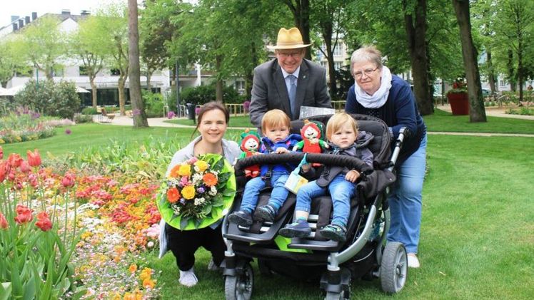 Nicole Stölting war die 100.000ste Besucherin der Landesgartenschau in Bad Lippspringe. 