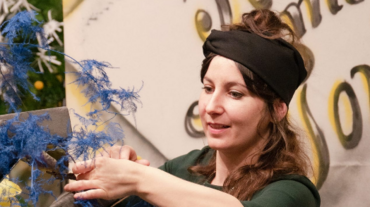 Florale Werkstücke werden in einer Live-Präsentation gefertigt. Bild: Smithers Oasis.